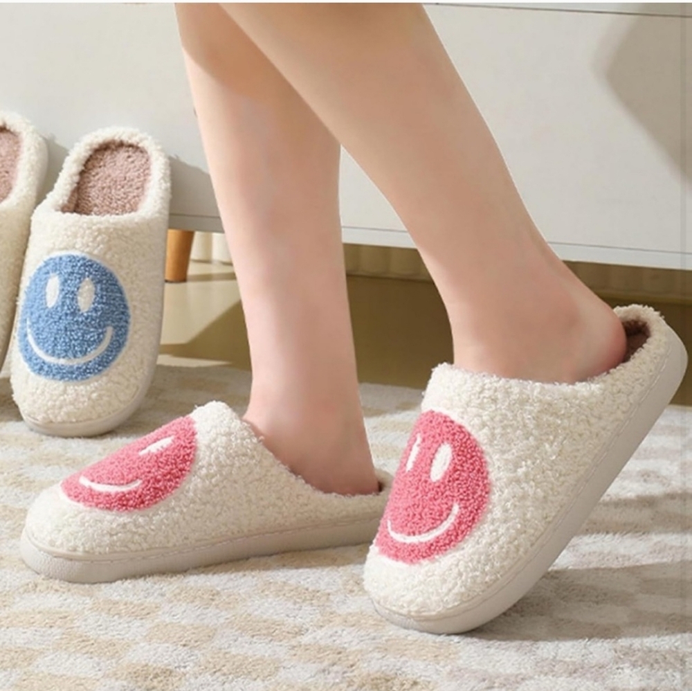 New Smiley Face slippers - Picture 6 of 6